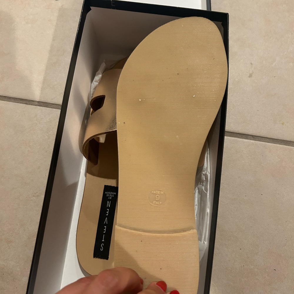 Steve Madden Greece rose gold sandals brand new never worn in the box